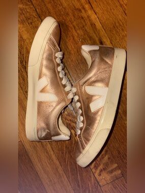 Veja’s Metallic Rose Gold Casual Sneakers